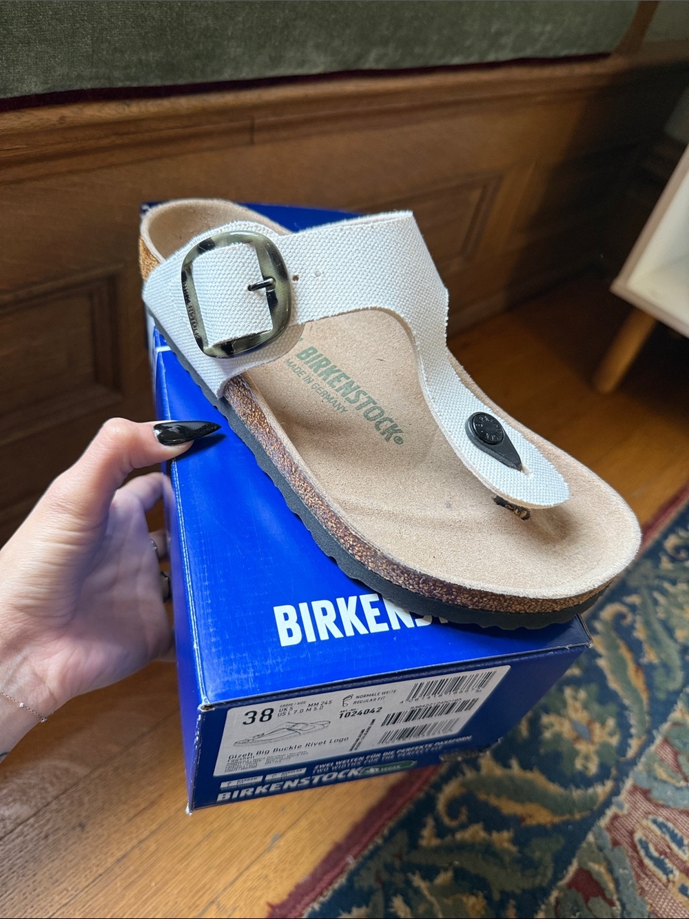 Birkenstock eggshell Gizeh Big Buckle Rivet Logo